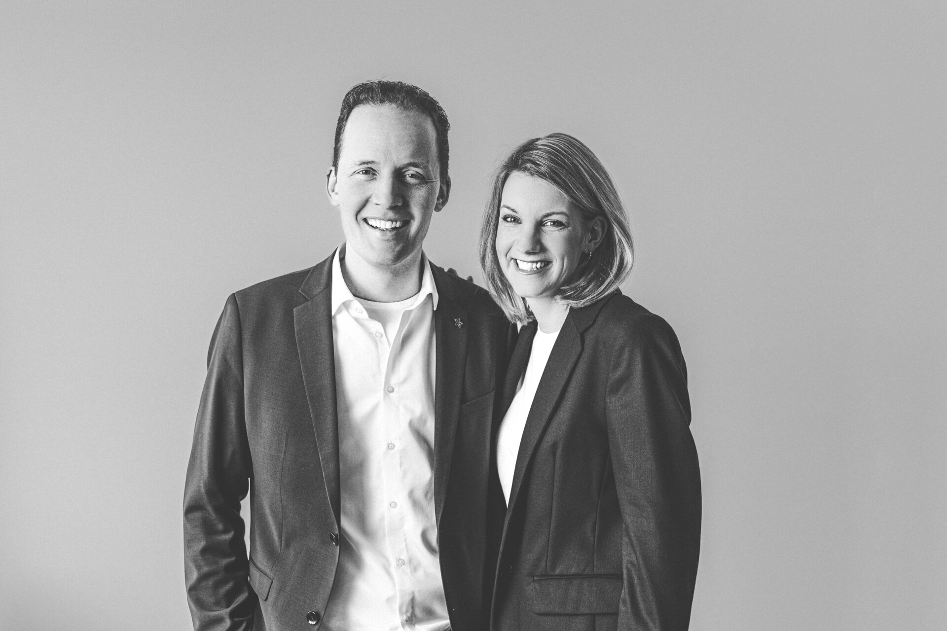 Auf dem Bild sind Jens und Heike Klingemann zu sehen, Inhaber-Ehepaar des Mode- und Sporthauses Klingemann in Höxter.